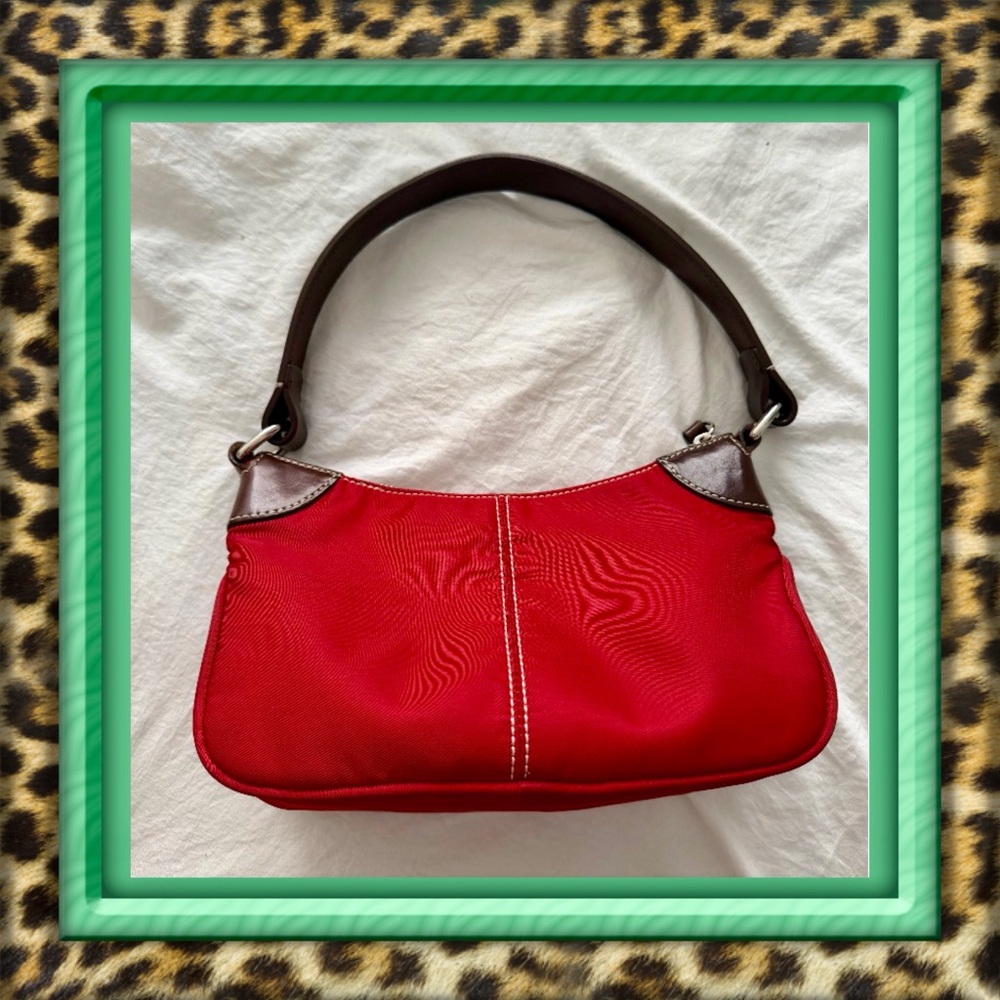👑✅PRICE FIRM✅ Dooney & Bourke Wayferer Red Nylon All Weather Mini Bag.
